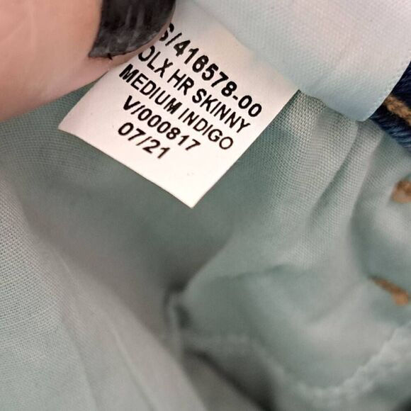 Old Navy Women's High-Waisted Distressed Pop Icon Skinny Jeans in Medium Indigo - Picture 9 of 9